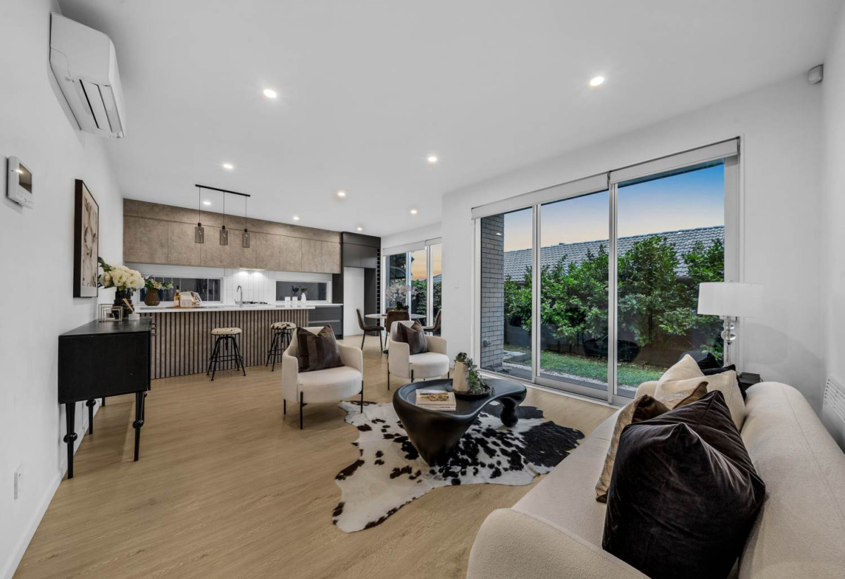 Zoned for BBI & Macleans, 192m2 Standalone 4 beds 2.5 baths home with double garage, 3B Loloma Drive, Half Moon Bay, Auckland