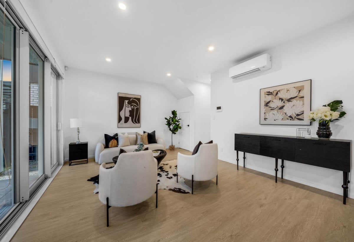 Zoned for BBI & Macleans, 192m2 Standalone 4 beds 2.5 baths home with double garage, 3B Loloma Drive, Half Moon Bay, Auckland