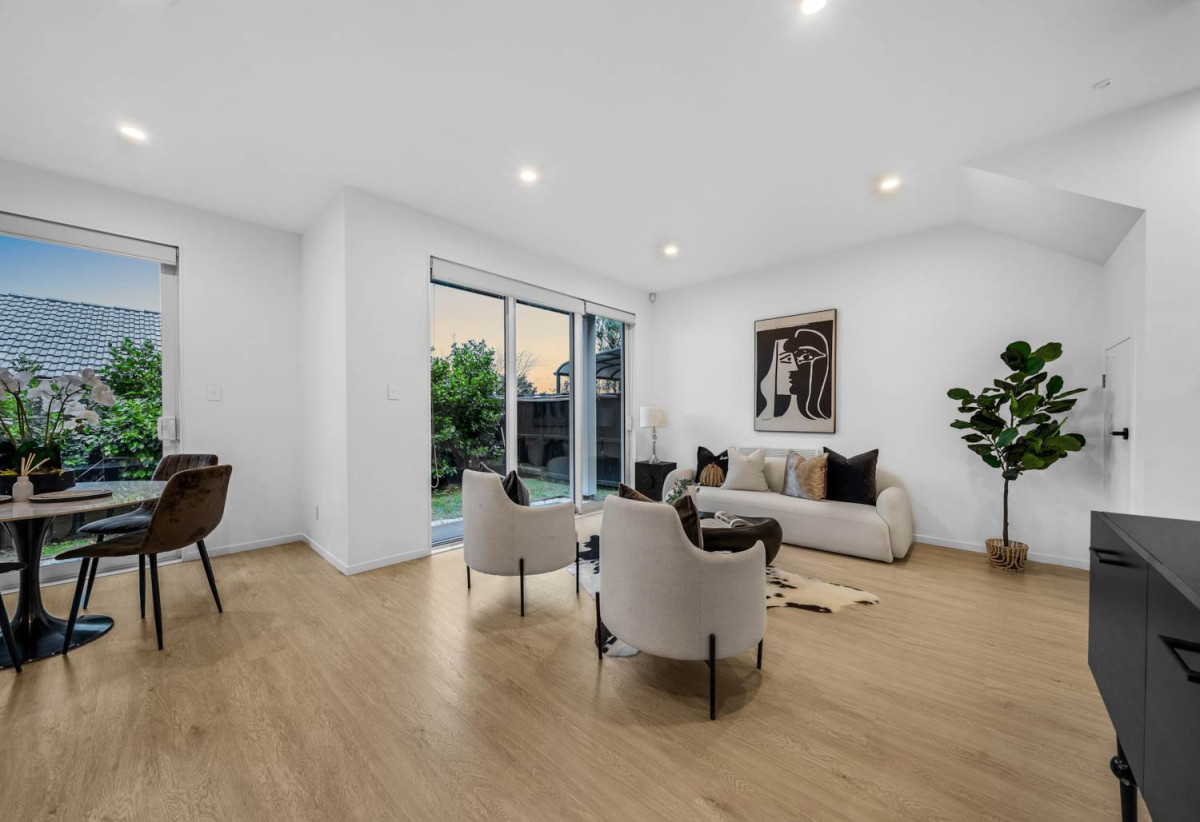 Zoned for BBI & Macleans, 192m2 Standalone 4 beds 2.5 baths home with double garage, 3B Loloma Drive, Half Moon Bay, Auckland