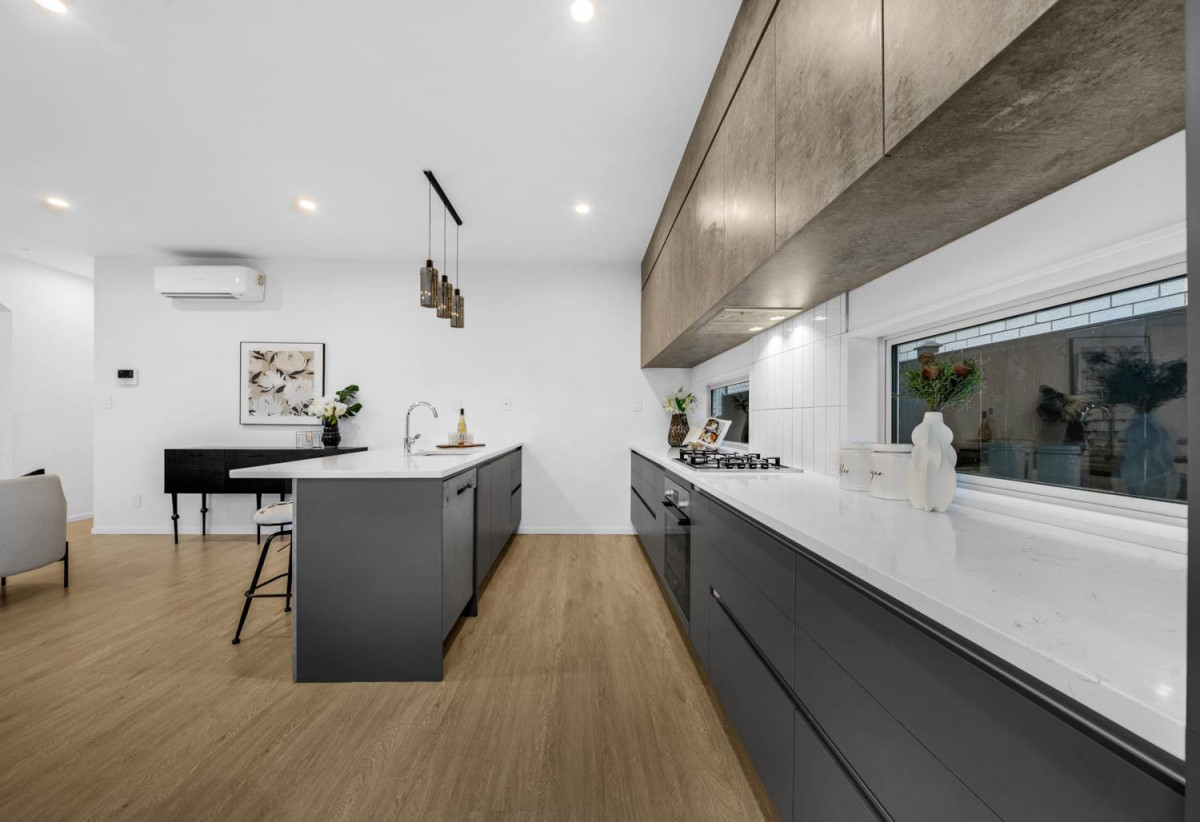 Zoned for BBI & Macleans, 192m2 Standalone 4 beds 2.5 baths home with double garage, 3B Loloma Drive, Half Moon Bay, Auckland