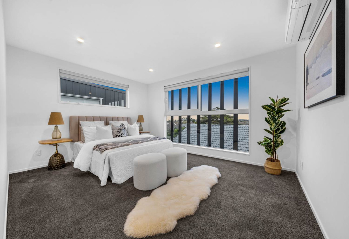 Zoned for BBI & Macleans, 192m2 Standalone 4 beds 2.5 baths home with double garage, 3B Loloma Drive, Half Moon Bay, Auckland