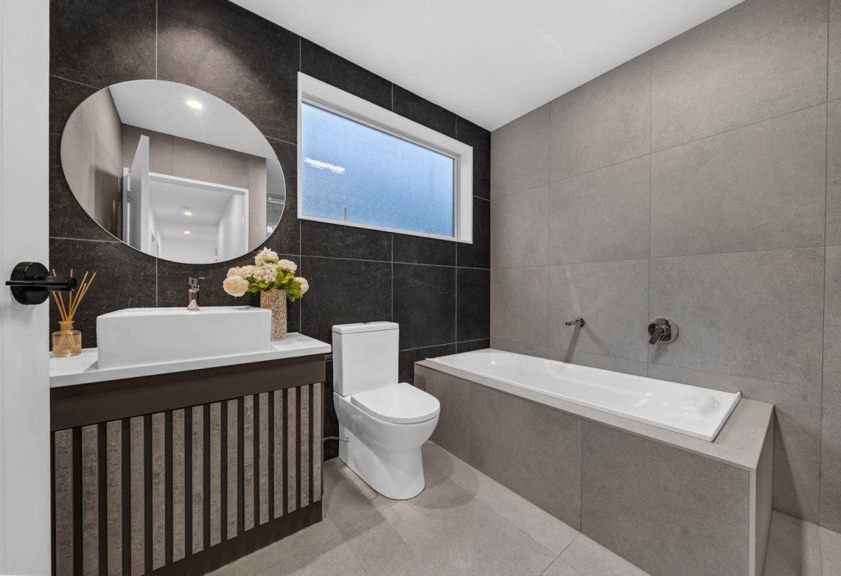 Zoned for BBI & Macleans, 192m2 Standalone 4 beds 2.5 baths home with double garage, 3B Loloma Drive, Half Moon Bay, Auckland