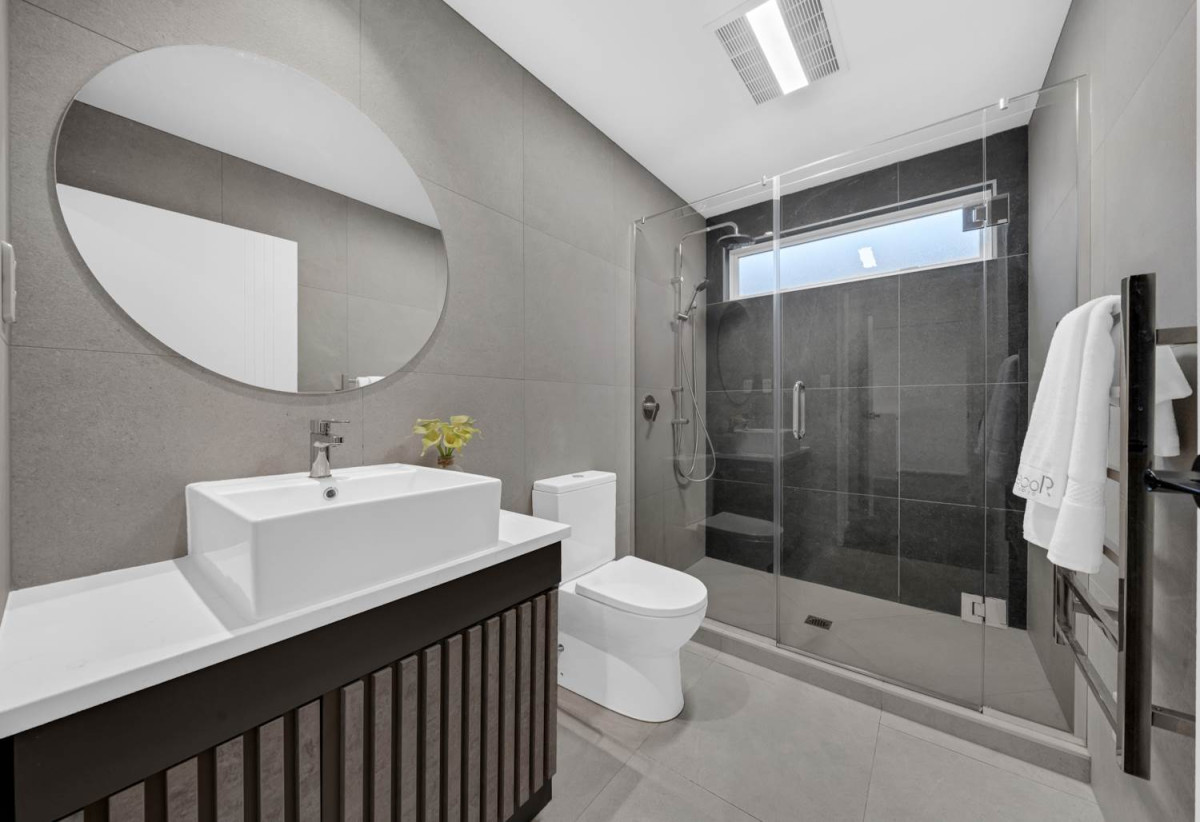 Zoned for BBI & Macleans, 192m2 Standalone 4 beds 2.5 baths home with double garage, 3B Loloma Drive, Half Moon Bay, Auckland