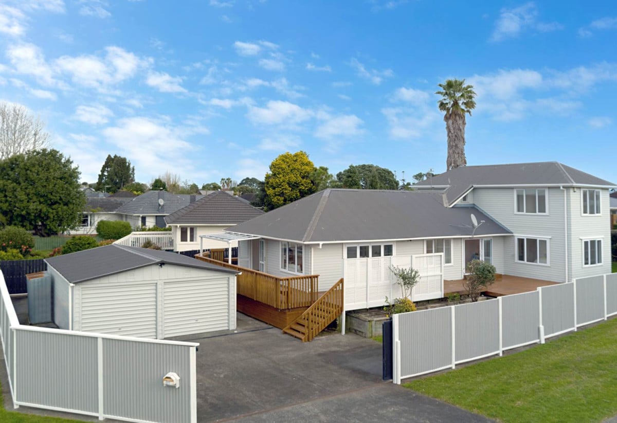 693m2 section, 5 beds + office 2 baths house with double garage, 67 Waipani Road, Te Atatu Peninsula, Auckland