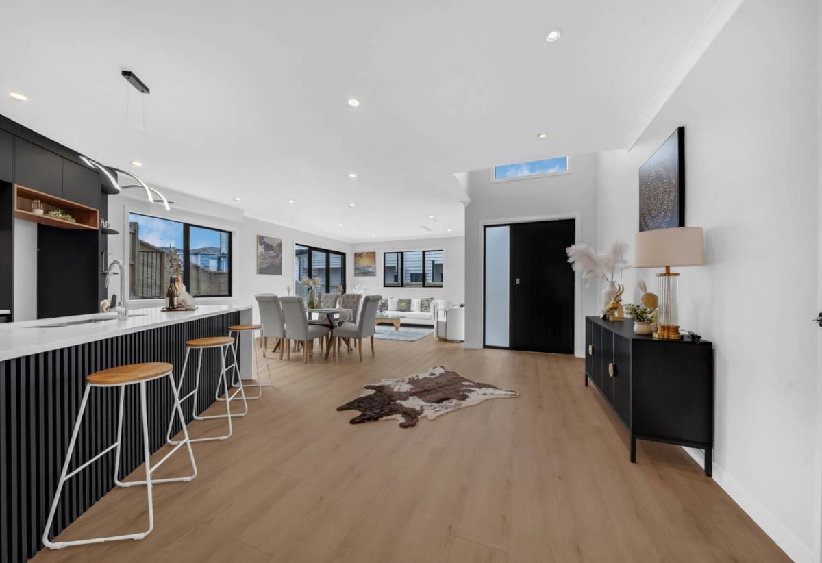 2 kitchens, Brandnew 7 beds (3 ensuites) 5.5 baths house with double garage and 2 beds granny, 76b Koromeke Street, Flat Bush, Auckland
