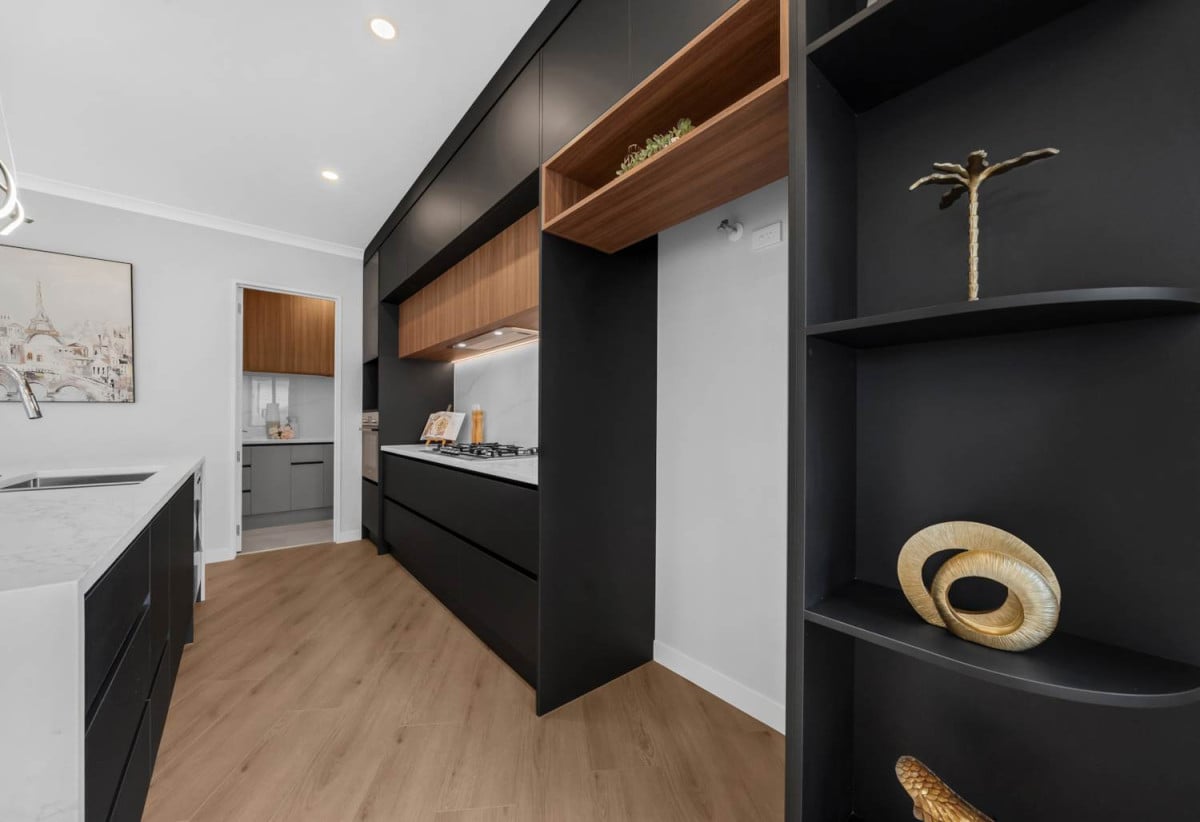 2 kitchens, Brandnew 7 beds (3 ensuites) 5.5 baths house with double garage and 2 beds granny, 76b Koromeke Street, Flat Bush, Auckland