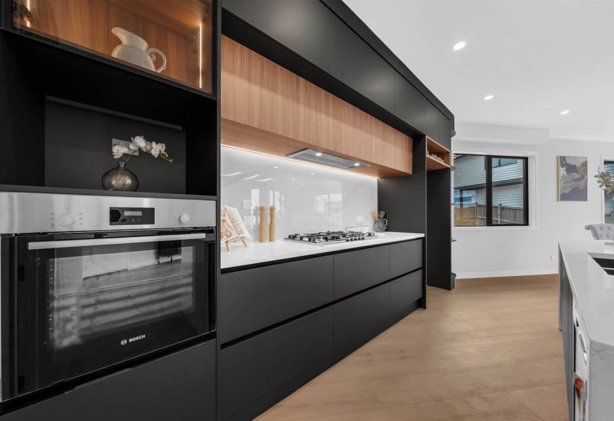 2 kitchens, Brandnew 7 beds (3 ensuites) 5.5 baths house with double garage and 2 beds granny, 76b Koromeke Street, Flat Bush, Auckland