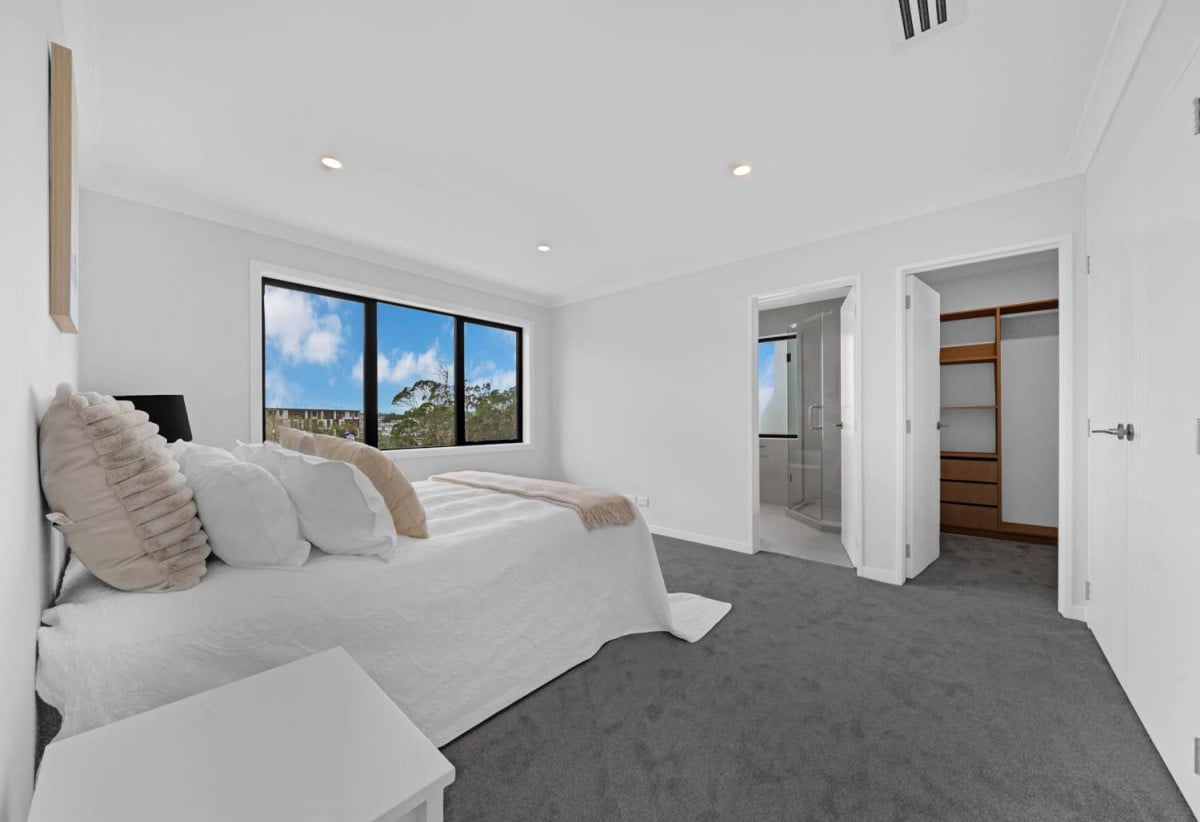 2 kitchens, Brandnew 7 beds (3 ensuites) 5.5 baths house with double garage and 2 beds granny, 76b Koromeke Street, Flat Bush, Auckland