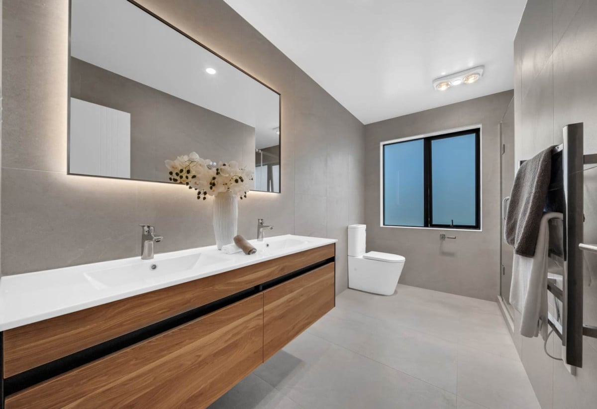 2 kitchens, Brandnew 7 beds (3 ensuites) 5.5 baths house with double garage and 2 beds granny, 76b Koromeke Street, Flat Bush, Auckland