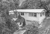 MORTGAGEE SALE, 949m2 section, Positioned next door to Stanmore Bay School, Previously consented and operated as an educational training facility for a number of years, the layout comprises multiple office spaces, a large open-plan area, kitchen facilities and two separate toilets, 32 Waiora Road, Stanmore Bay, Auckland