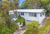 MORTGAGEE SALE, 949m2 section, Positioned next door to Stanmore Bay School, Previously consented and operated as an educational training facility for a number of years, the layout comprises multiple office spaces, a large open-plan area, kitchen facilities and two separate toilets, 32 Waiora Road, Stanmore Bay, Auckland