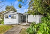 MORTGAGEE SALE, 949m2 section, Positioned next door to Stanmore Bay School, Previously consented and operated as an educational training facility for a number of years, the layout comprises multiple office spaces, a large open-plan area, kitchen facilities and two separate toilets, 32 Waiora Road, Stanmore Bay, Auckland