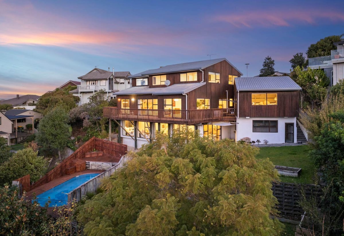1030m2 section, Elegant Living, Sea Views & Rangitoto Zones, 6 beds (1 ensuite) + study 3.5 baths house with garage and swimming pool, A supersized entertaining lounge on the lower level, along with its own bathroom and two generous bedrooms, provides exceptional flexibility. 32 Bellbird Rise, Murrays Bay, Auckland
