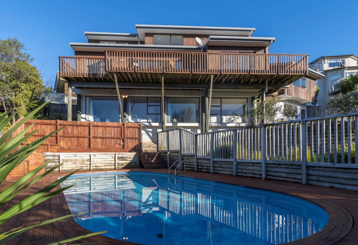 1030m2 section, Elegant Living, Sea Views & Rangitoto Zones, 6 beds (1 ensuite) + study 3.5 baths house with garage and swimming pool, A supersized entertaining lounge on the lower level, along with its own bathroom and two generous bedrooms, provides exceptional flexibility. 32 Bellbird Rise, Murrays Bay, Auckland