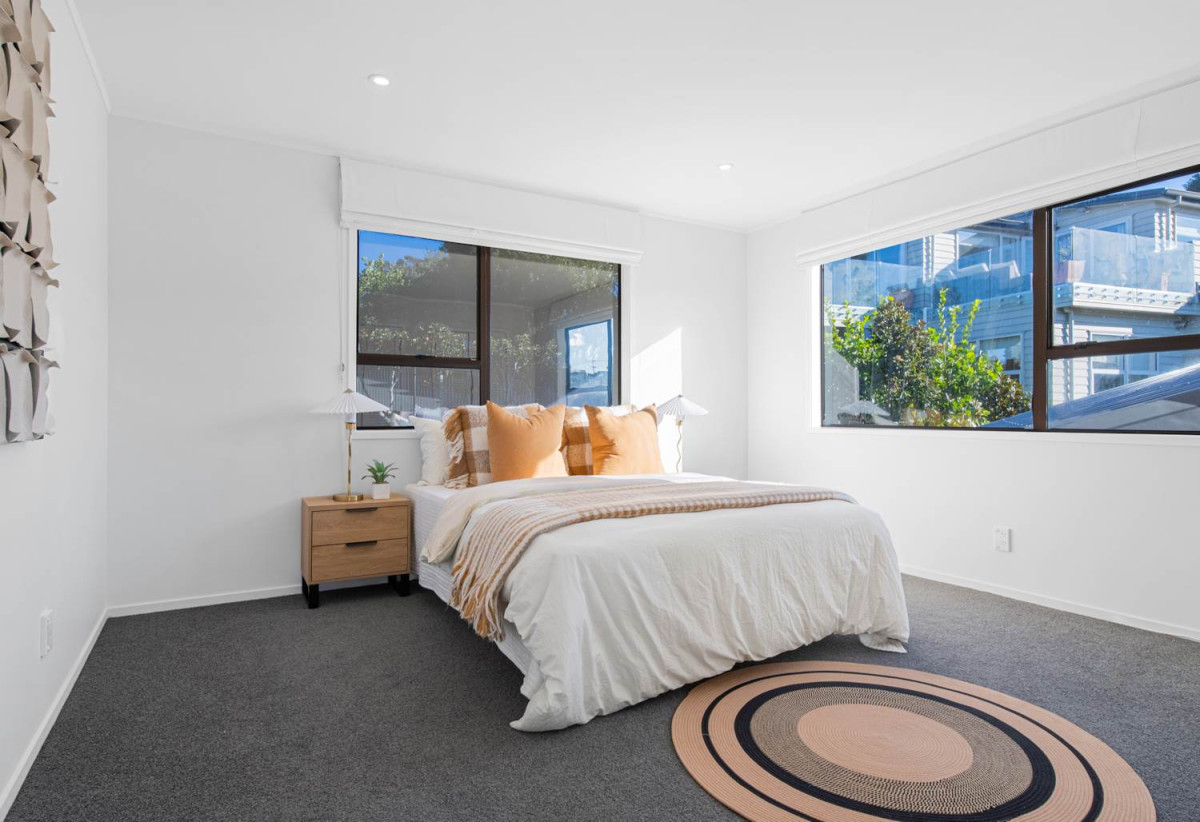 1030m2 section, Elegant Living, Sea Views & Rangitoto Zones, 6 beds (1 ensuite) + study 3.5 baths house with garage and swimming pool, A supersized entertaining lounge on the lower level, along with its own bathroom and two generous bedrooms, provides exceptional flexibility. 32 Bellbird Rise, Murrays Bay, Auckland
