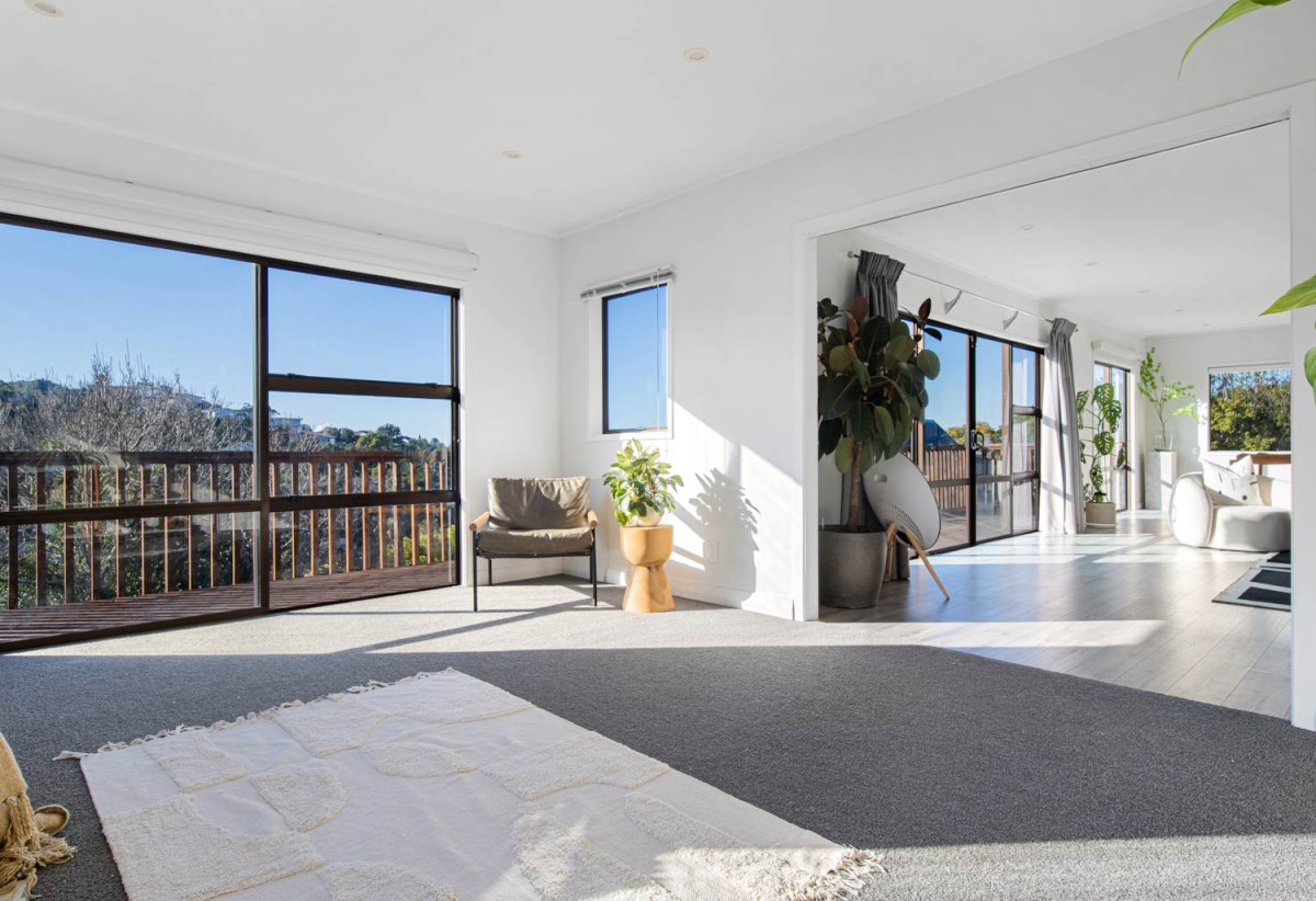 1030m2 section, Elegant Living, Sea Views & Rangitoto Zones, 6 beds (1 ensuite) + study 3.5 baths house with garage and swimming pool, A supersized entertaining lounge on the lower level, along with its own bathroom and two generous bedrooms, provides exceptional flexibility. 32 Bellbird Rise, Murrays Bay, Auckland