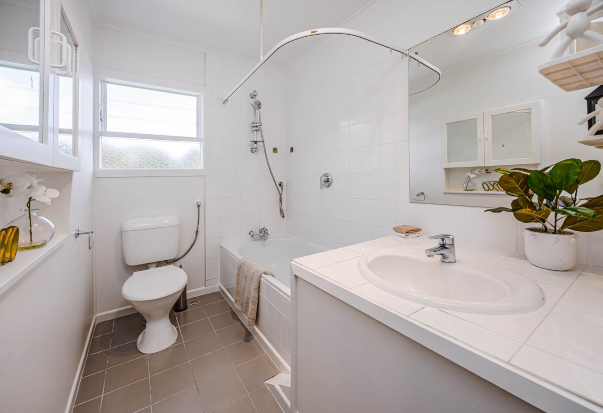 Double Grammar school zone, Renovated 2 beds 1 bath home with carport, Zoned for Auckland Grammar and Epsom Girls’ Grammar, 6/29 Birdwood Crescent, Parnell, Auckland
