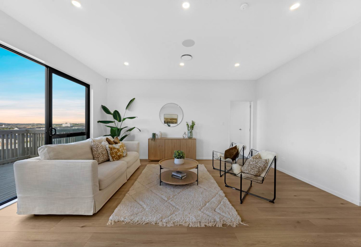897m2 Section, 3 kitchens, Brandnew Brick and tile 5 beds (1 ensuite) 3 baths house with double garage and 2 beds granny, 4 Titchmarsh Lane, Pokeno