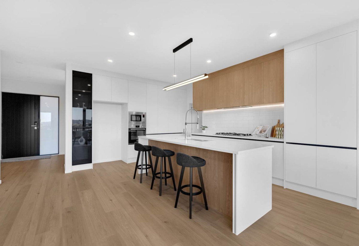 897m2 Section, 3 kitchens, Brandnew Brick and tile 5 beds (1 ensuite) 3 baths house with double garage and 2 beds granny, 4 Titchmarsh Lane, Pokeno