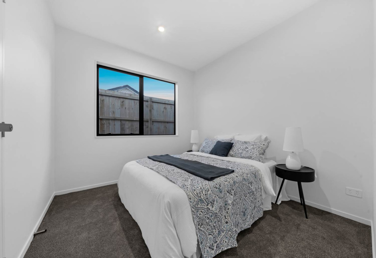 897m2 Section, 3 kitchens, Brandnew Brick and tile 5 beds (1 ensuite) 3 baths house with double garage and 2 beds granny, 4 Titchmarsh Lane, Pokeno