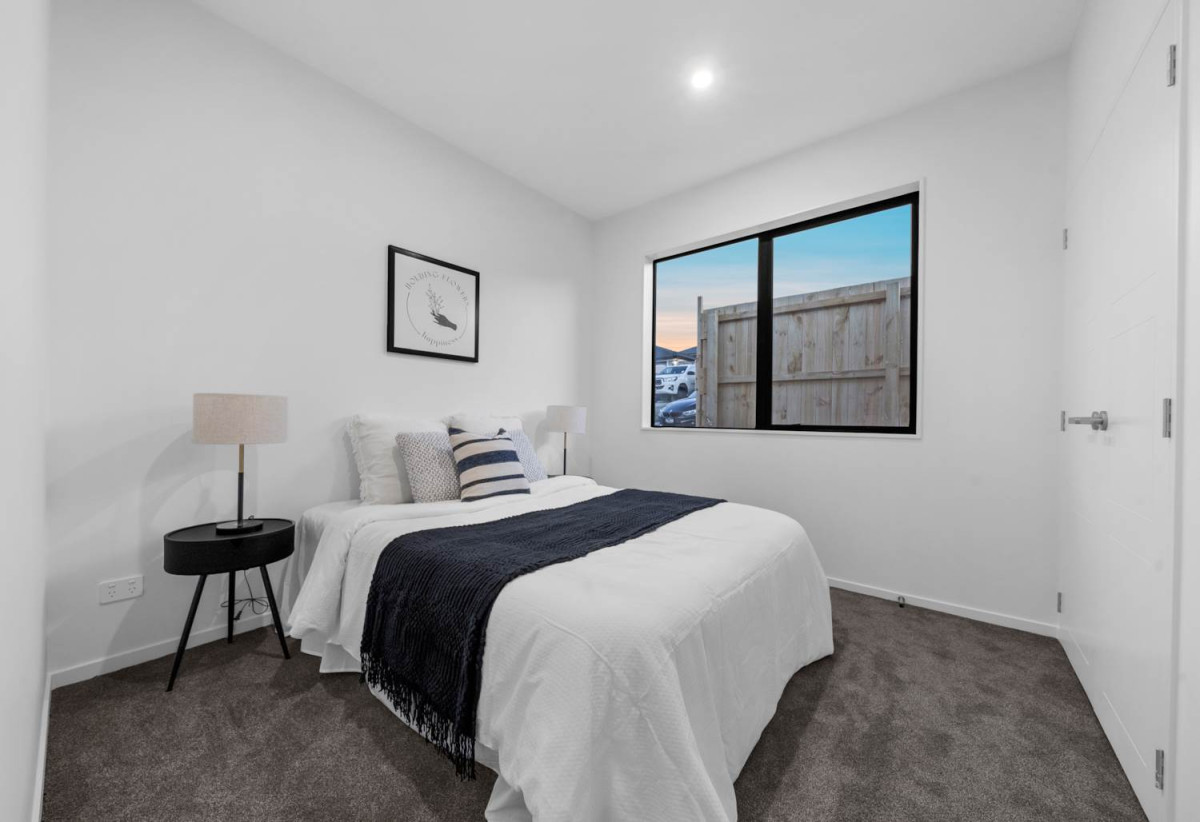 897m2 Section, 3 kitchens, Brandnew Brick and tile 5 beds (1 ensuite) 3 baths house with double garage and 2 beds granny, 4 Titchmarsh Lane, Pokeno
