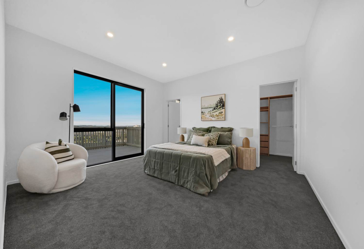 897m2 Section, 3 kitchens, Brandnew Brick and tile 5 beds (1 ensuite) 3 baths house with double garage and 2 beds granny, 4 Titchmarsh Lane, Pokeno