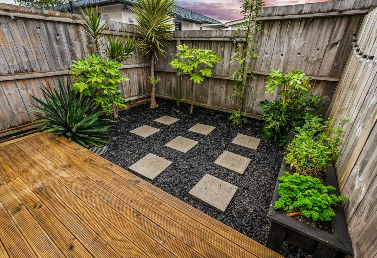 Asking $685,000 – priced for an immediate sale, 99m2 Affordable 3 beds 2.5 baths home with car park, Flexible second living area or home office, 6/3 Abbotleigh Avenue, Te Atatu Peninsula, Auckland