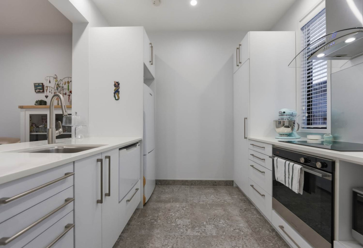 Once in 14 years, Must Sell – Vendors Moving to Retirement Village, Botany Downs Secondary College zone, 2 beds (2 ensuites) 2.5 baths home with single garage and 1 car park, Enjoy exclusive resident access to a swimming pool, tennis court and gym at no extra cost, Short walk to the mall and Botany Downs Secondary College, 90/2 Armoy Drive, East Tamaki, Auckland