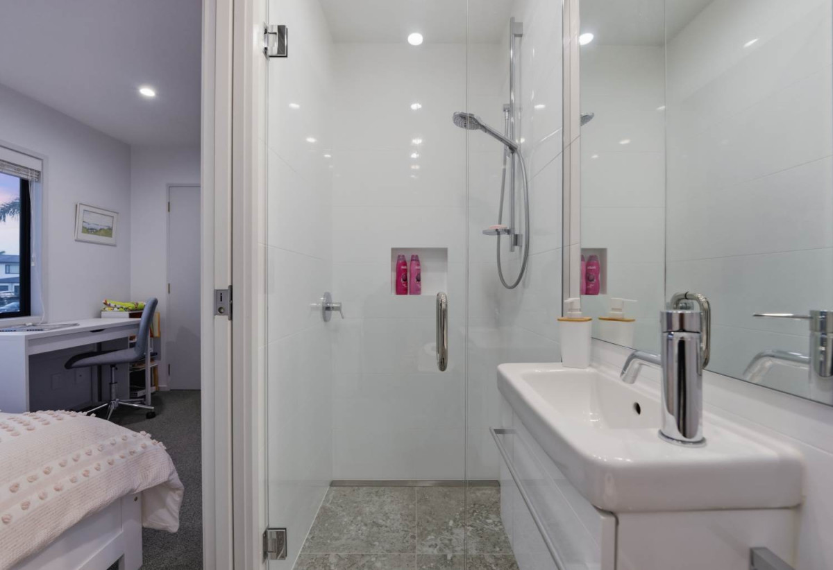 Once in 14 years, Must Sell – Vendors Moving to Retirement Village, Botany Downs Secondary College zone, 2 beds (2 ensuites) 2.5 baths home with single garage and 1 car park, Enjoy exclusive resident access to a swimming pool, tennis court and gym at no extra cost, Short walk to the mall and Botany Downs Secondary College, 90/2 Armoy Drive, East Tamaki, Auckland
