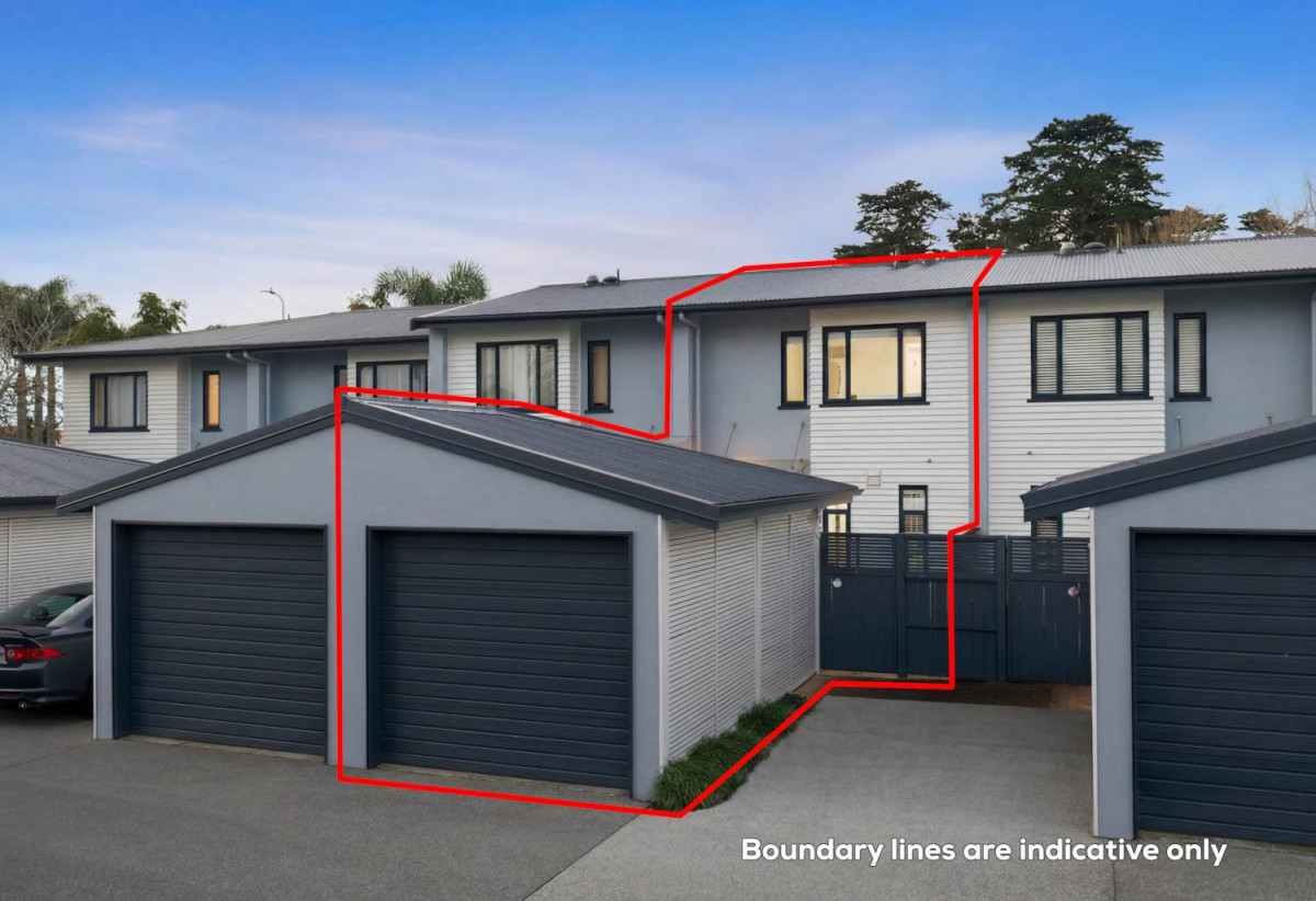 Once in 14 years, Must Sell – Vendors Moving to Retirement Village, Botany Downs Secondary College zone, 2 beds (2 ensuites) 2.5 baths home with single garage and 1 car park, Enjoy exclusive resident access to a swimming pool, tennis court and gym at no extra cost, Short walk to the mall and Botany Downs Secondary College, 90/2 Armoy Drive, East Tamaki, Auckland