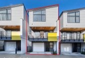 Double Grammar school zone, Standalone 3 beds (2 ensuites) 3 baths home with garage, 1 ensuite ground floor, 0.8 km to Epsom Girls’ Grammar School, 1.6 km to Auckland Grammar, 6/26 Epsom Avenue, Epsom, Auckland