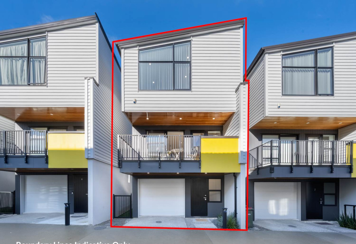 Double Grammar school zone, Standalone 3 beds (2 ensuites) 3 baths home with garage, 1 ensuite ground floor, 0.8 km to Epsom Girls’ Grammar School, 1.6 km to Auckland Grammar, 6/26 Epsom Avenue, Epsom, Auckland