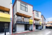 Double Grammar school zone, Standalone 3 beds (2 ensuites) 3 baths home with garage, 1 ensuite ground floor, 0.8 km to Epsom Girls’ Grammar School, 1.6 km to Auckland Grammar, 6/26 Epsom Avenue, Epsom, Auckland