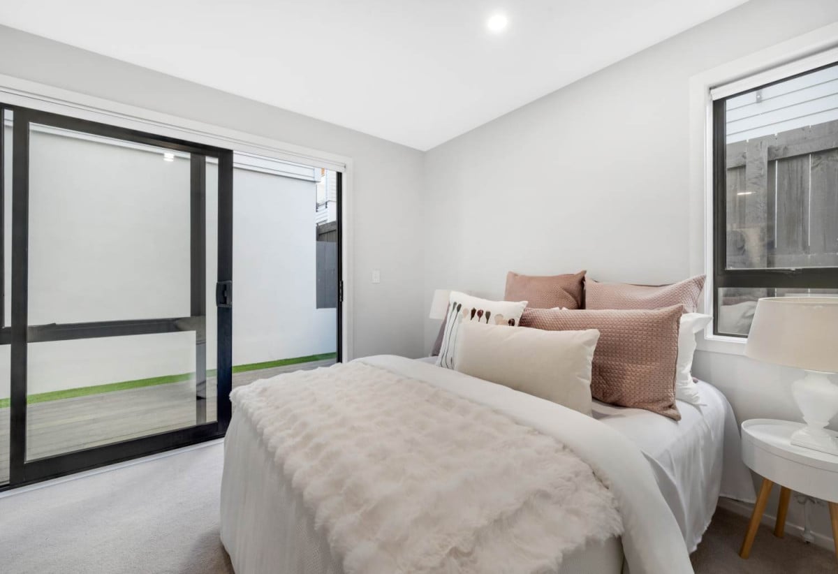 Double Grammar school zone, Standalone 3 beds (2 ensuites) 3 baths home with garage, 1 ensuite ground floor, 0.8 km to Epsom Girls’ Grammar School, 1.6 km to Auckland Grammar, 6/26 Epsom Avenue, Epsom, Auckland