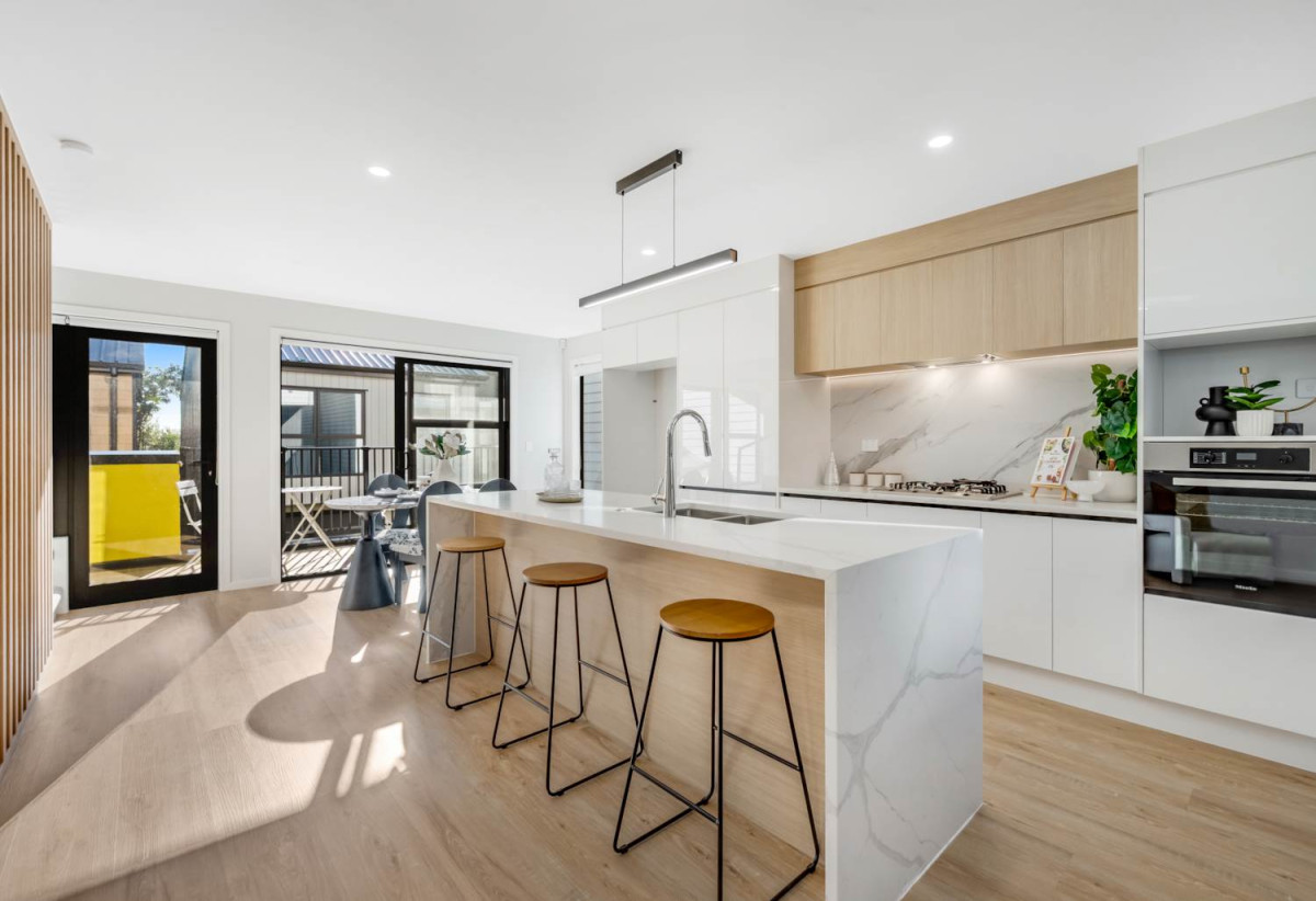 Double Grammar school zone, Standalone 3 beds (2 ensuites) 3 baths home with garage, 1 ensuite ground floor, 0.8 km to Epsom Girls’ Grammar School, 1.6 km to Auckland Grammar, 6/26 Epsom Avenue, Epsom, Auckland