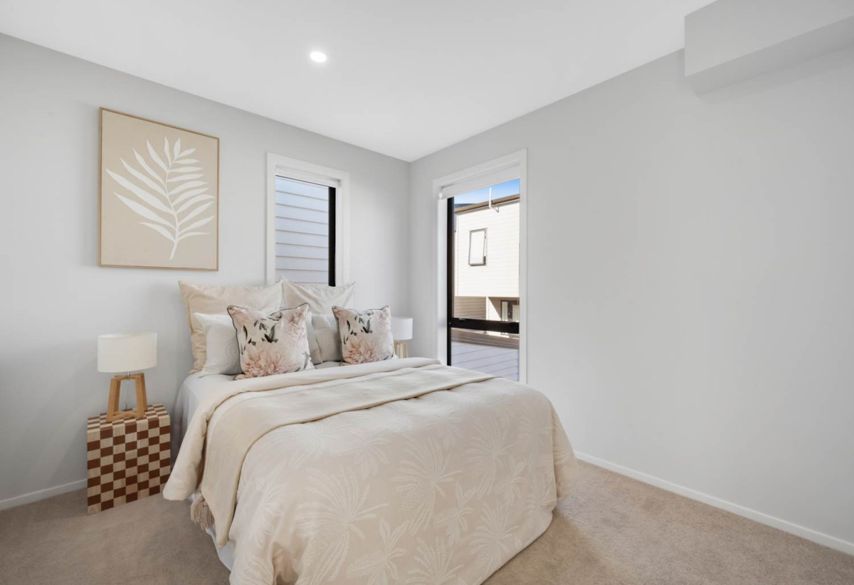Double Grammar school zone, Standalone 3 beds (2 ensuites) 3 baths home with garage, 1 ensuite ground floor, 0.8 km to Epsom Girls’ Grammar School, 1.6 km to Auckland Grammar, 6/26 Epsom Avenue, Epsom, Auckland