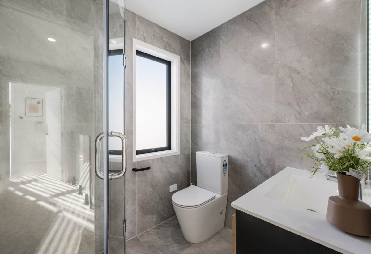 Double Grammar school zone, Standalone 3 beds (2 ensuites) 3 baths home with garage, 1 ensuite ground floor, 0.8 km to Epsom Girls’ Grammar School, 1.6 km to Auckland Grammar, 6/26 Epsom Avenue, Epsom, Auckland