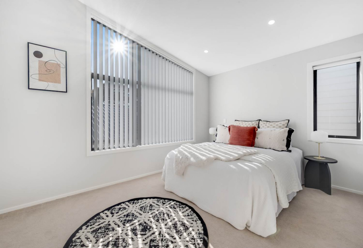 Double Grammar school zone, Standalone 3 beds (2 ensuites) 3 baths home with garage, 1 ensuite ground floor, 0.8 km to Epsom Girls’ Grammar School, 1.6 km to Auckland Grammar, 6/26 Epsom Avenue, Epsom, Auckland