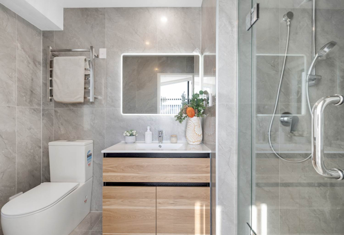 Double Grammar school zone, Standalone 3 beds (2 ensuites) 3 baths home with garage, 1 ensuite ground floor, 0.8 km to Epsom Girls’ Grammar School, 1.6 km to Auckland Grammar, 6/26 Epsom Avenue, Epsom, Auckland