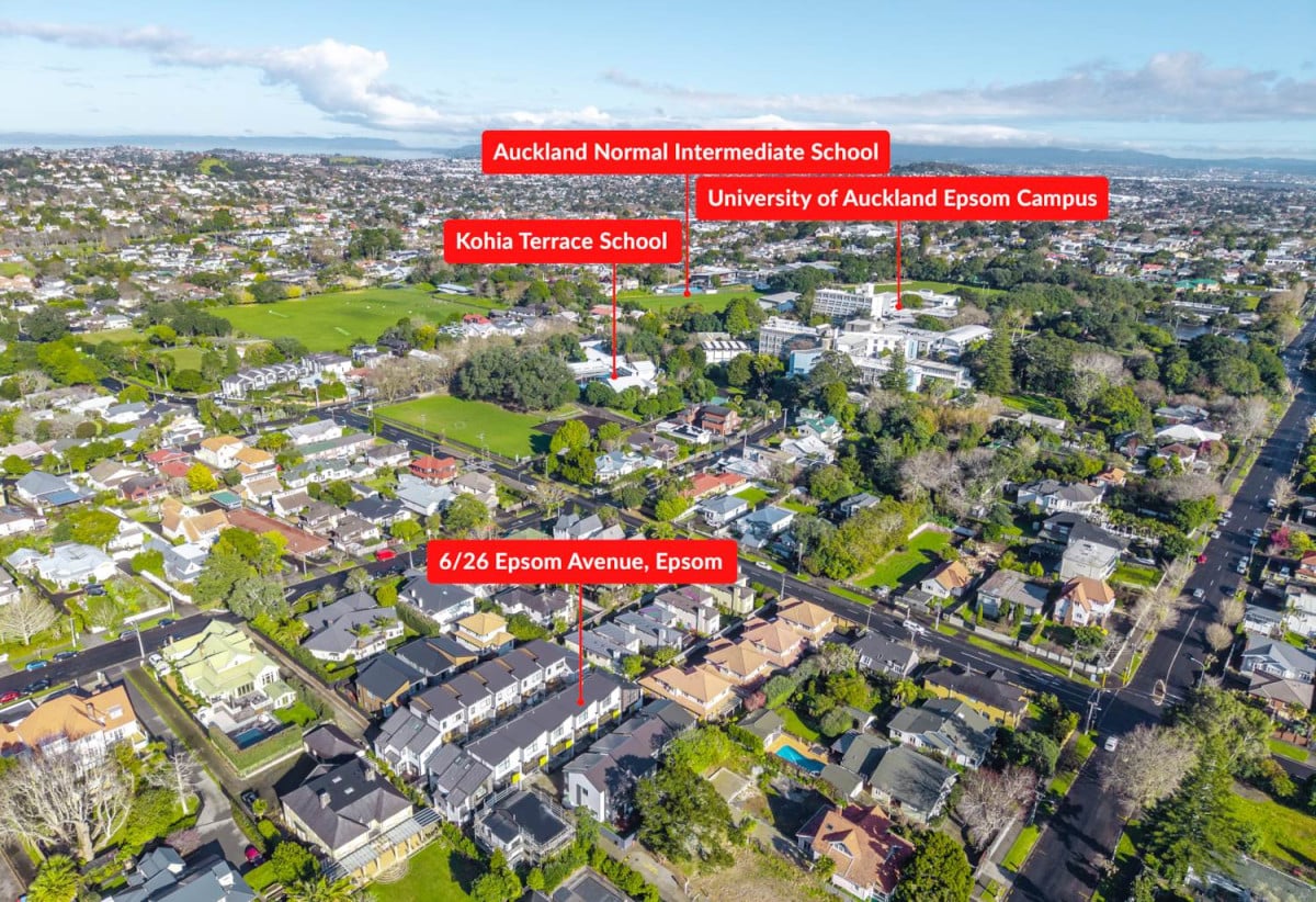 Double Grammar school zone, Standalone 3 beds (2 ensuites) 3 baths home with garage, 1 ensuite ground floor, 0.8 km to Epsom Girls’ Grammar School, 1.6 km to Auckland Grammar, 6/26 Epsom Avenue, Epsom, Auckland