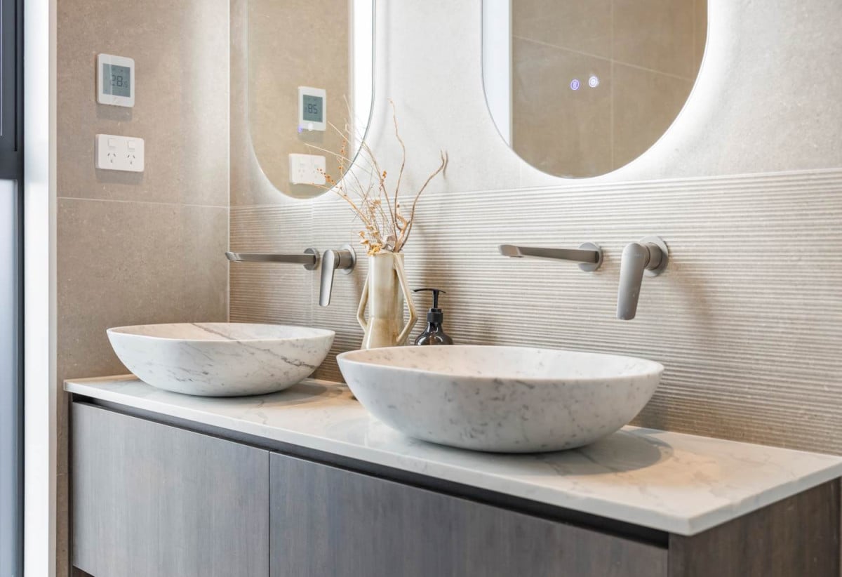 10-Year Master Build Guarantee, Built in lift, 260m2 Standalone freehold 4 beds (4 ensuites) 4.5 baths house with double garage, 4 ensuites, close to beach, shops, schools, 0.8 km to Takapuna School, 6/4 Tennyson Avenue, Takapuna, Auckland
