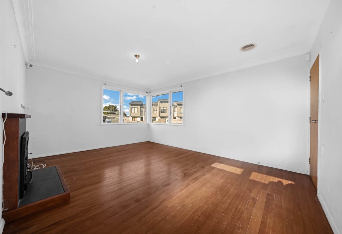 673m2 section, 3 beds 1 bath house, Separate double garage plus a separate single garage, Fully fenced with a secure gate, 5 Bowen Street, Manurewa, Auckland
