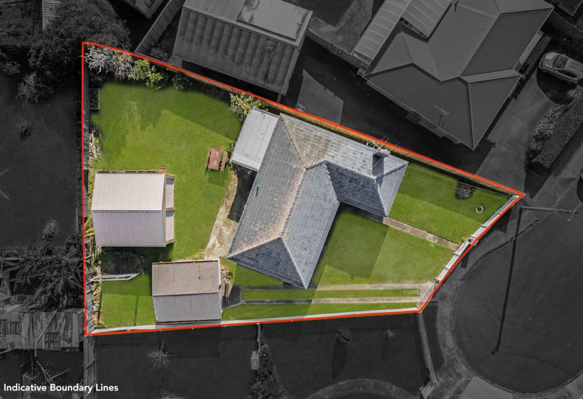 673m2 section, 3 beds 1 bath house, Separate double garage plus a separate single garage, Fully fenced with a secure gate, 5 Bowen Street, Manurewa, Auckland