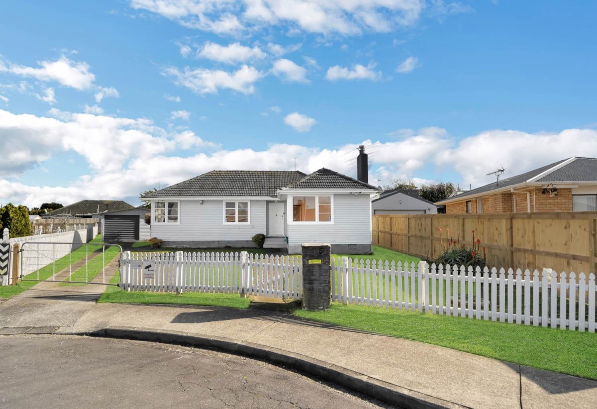 673m2 section, 3 beds 1 bath house, Separate double garage plus a separate single garage, Fully fenced with a secure gate, 5 Bowen Street, Manurewa, Auckland