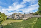 Rangitoto College zone, Brick and tile 2 beds + storage room or Flexi room (3.13 x 2.05M) 1 bath house with garage, 2/4 Noumea Place, Mairangi Bay, Auckland