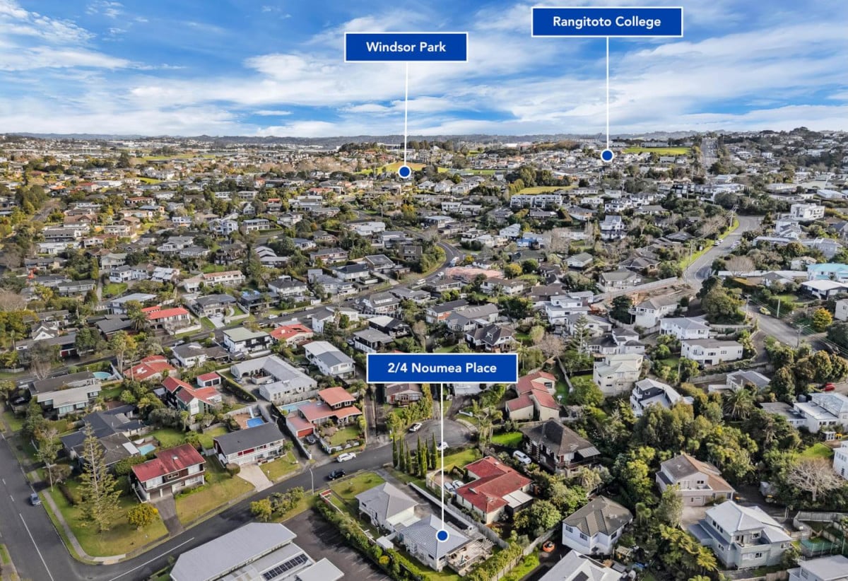 Rangitoto College zone, Brick and tile 2 beds + storage room or Flexi room (3.13 x 2.05M) 1 bath house with garage, 2/4 Noumea Place, Mairangi Bay, Auckland