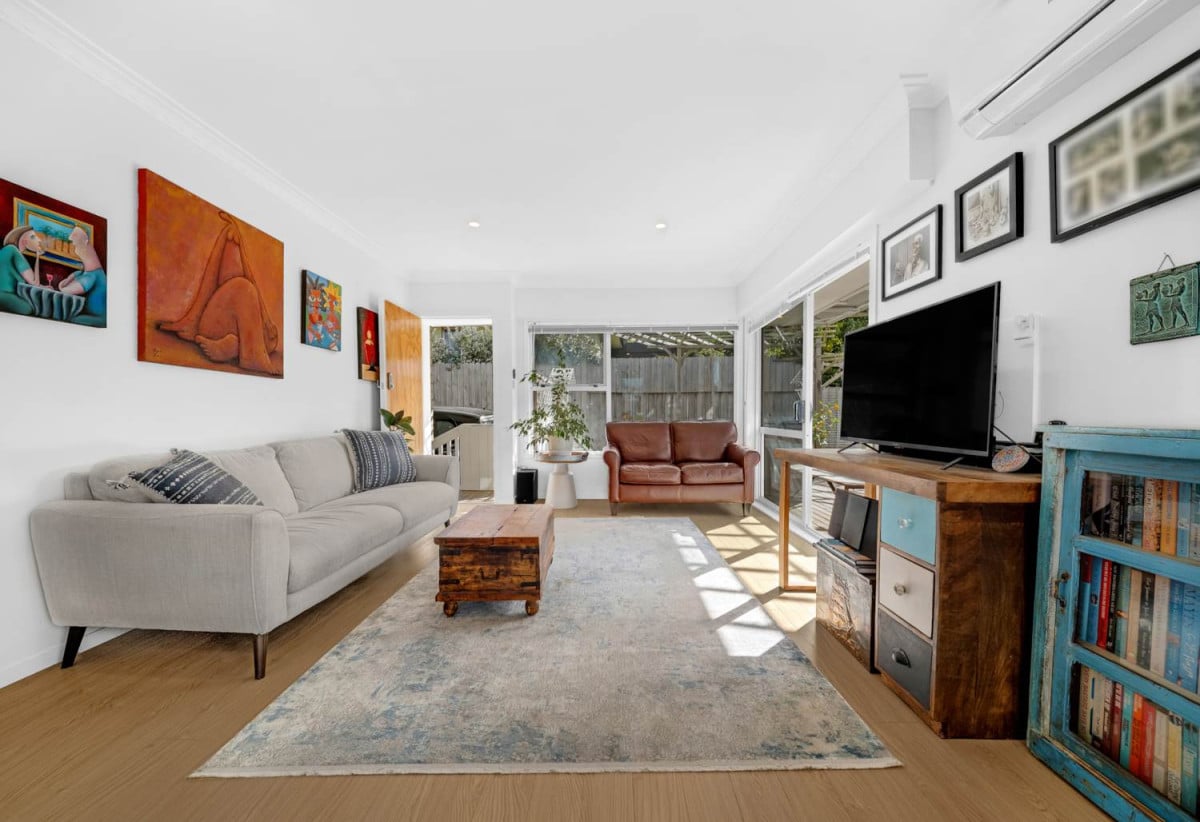 Rangitoto College zone, Brick and tile 2 beds + storage room or Flexi room (3.13 x 2.05M) 1 bath house with garage, 2/4 Noumea Place, Mairangi Bay, Auckland