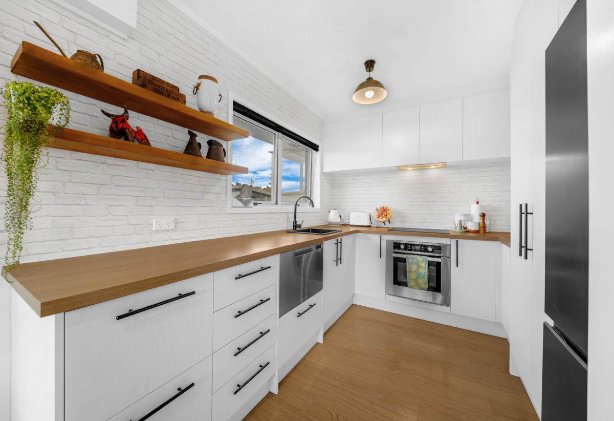 Rangitoto College zone, Brick and tile 2 beds + storage room or Flexi room (3.13 x 2.05M) 1 bath house with garage, 2/4 Noumea Place, Mairangi Bay, Auckland