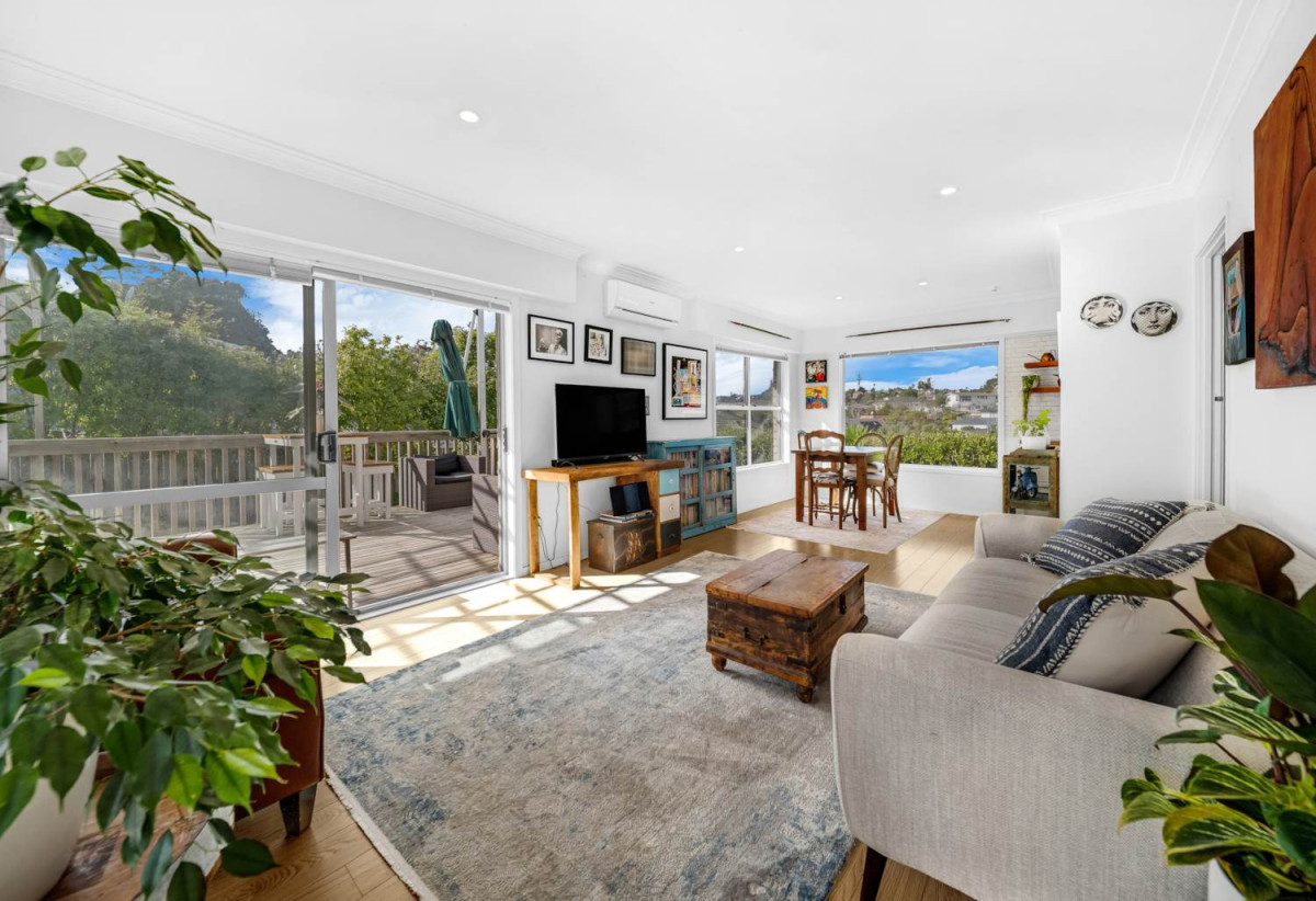 Rangitoto College zone, Brick and tile 2 beds + storage room or Flexi room (3.13 x 2.05M) 1 bath house with garage, 2/4 Noumea Place, Mairangi Bay, Auckland