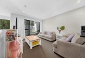 MUST SELL FAST, 140m2 3 beds 2 baths home with car park, 33/5 Perekia Street, Albany, Auckland